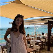 Buenos días. Soy Caterina estudio psicología y ADE en la universidad de Valencia . Doy clases a niños de Primaria y ESO